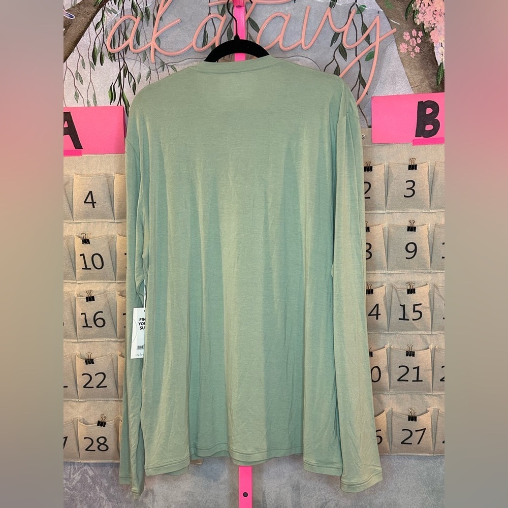 Somewhere Sunny Men's UPF 50+ Bamboo Everyday Long Sleeve in Eucalyptus - Picture 6 of 8